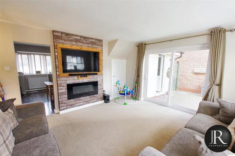 3 bedroom detached house for sale, Wordsworth Close, Rugeley WS15