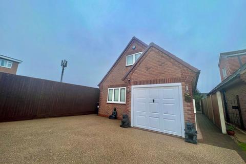 3 bedroom bungalow to rent, Reeders Crofr, Chilwell, Nottingham, NG9 5BF