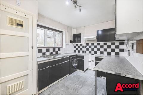 28 Amersham Road, Romford, RM3 9JJ