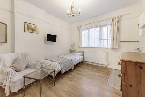 7 Park Place, London, W3 8JY