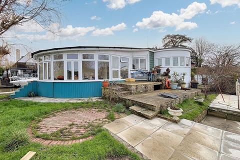 3 bedroom bungalow for sale, Jour De Fete, Riverside, Wraysbury, Staines-upon-Thames, Middlesex, TW19 5JN