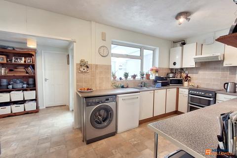 15 Andrews Crescent, Paston, Peterborough, PE4 7XL