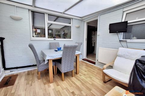 15 Andrews Crescent, Paston, Peterborough, PE4 7XL