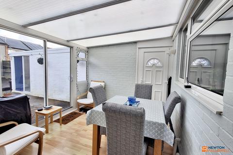 15 Andrews Crescent, Paston, Peterborough, PE4 7XL