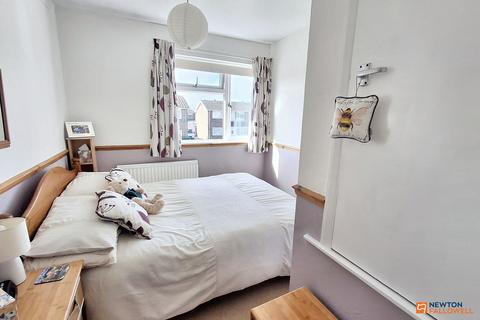 15 Andrews Crescent, Paston, Peterborough, PE4 7XL
