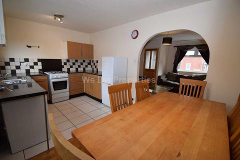 2 bedroom house to rent, Warren Bank, Manchester M9