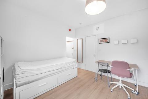 Studio to rent, Camden Road London N7