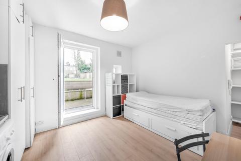 Studio to rent, Camden Road London N7