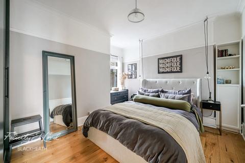 Eastcombe Avenue, London