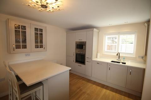 2 bedroom flat to rent, Victoria Road, Ongar, CM5