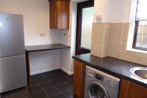 2 bedroom semi-detached house to rent, The Flats, Bromsgrove B61