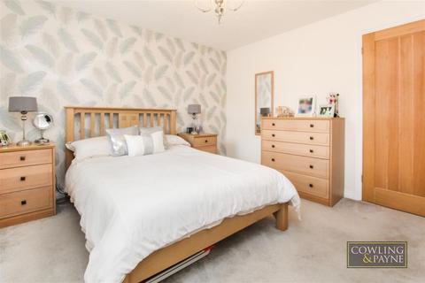 2 bedroom terraced house for sale, Napier Crescent, Wickford