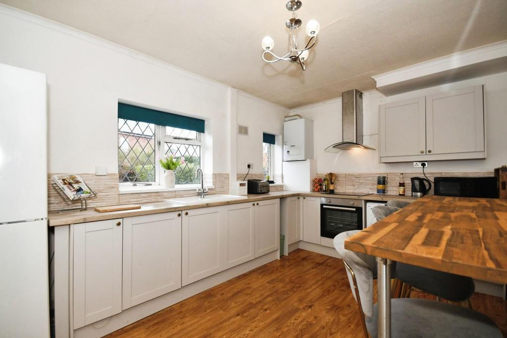 KITCHEN 02.jpg