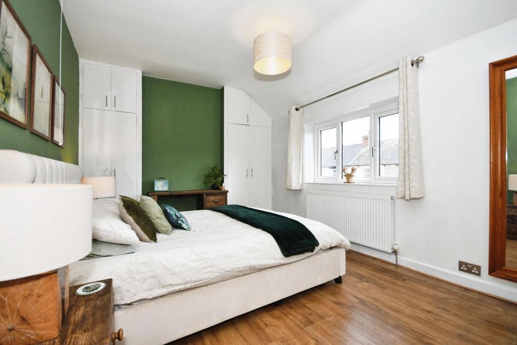 BEDROOM 1.jpg