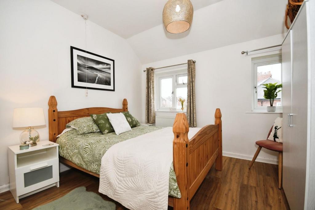 BEDROOM 2 02.jpg