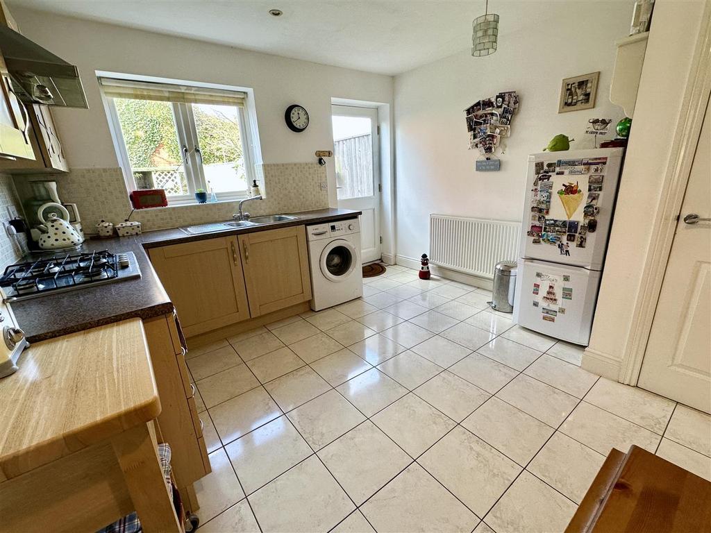 Dining/kitchen