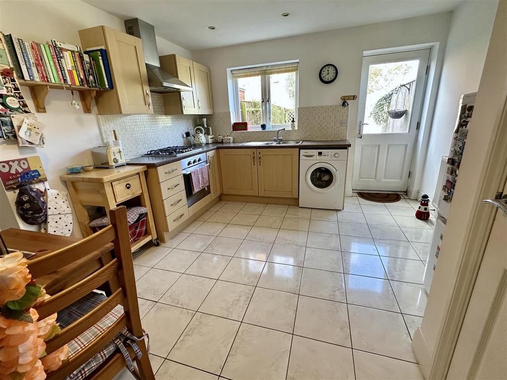 Dining/kitchen