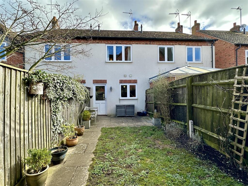 Garden to house