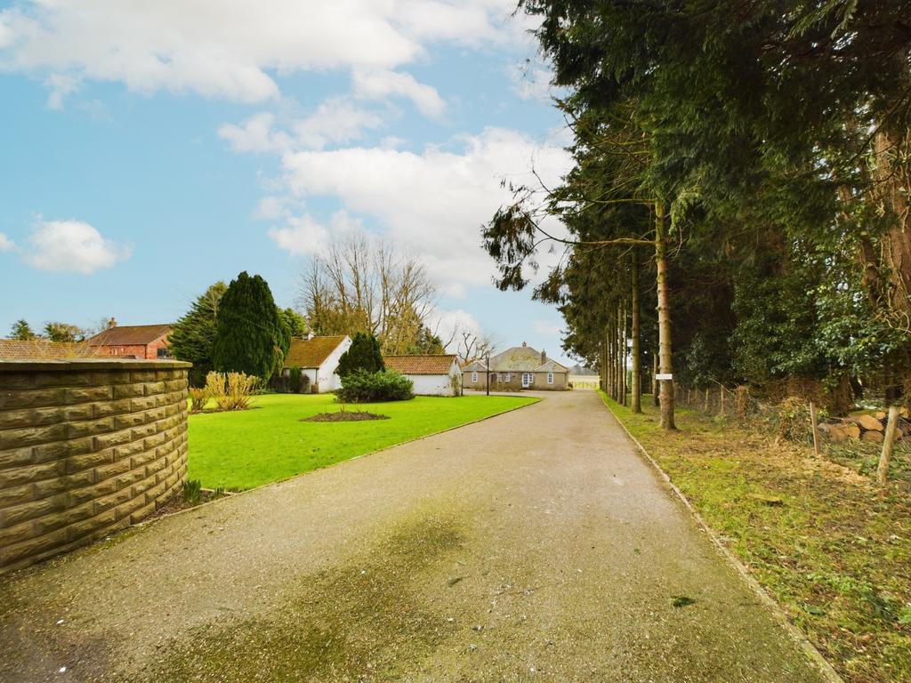 Detached Bungalow, outbuilding with planning for