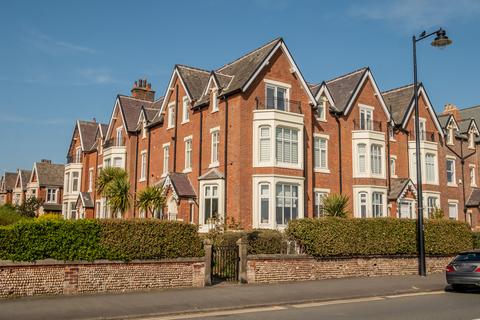 undefined, West Beach, Lytham, FY8