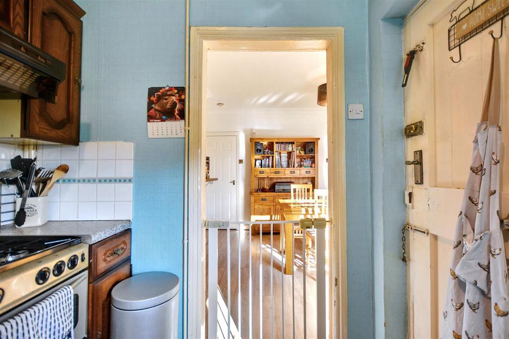 Kitchen 2.jpeg