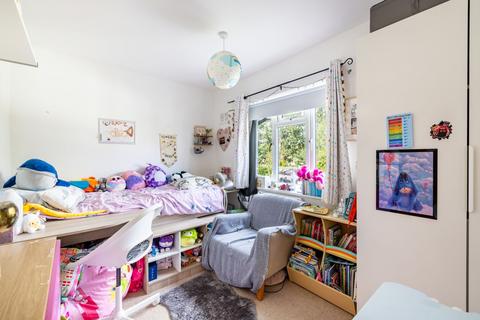 63 Maple Way, Coulsdon, CR5 3RP
