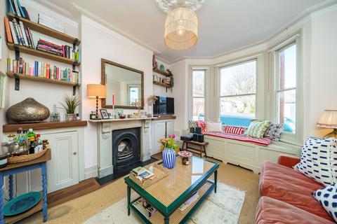 2 bedroom flat to rent, Thornfield Road, London W12