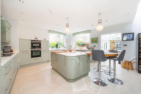 6 bedroom detached house to rent, The Avenue, Twickenham TW1