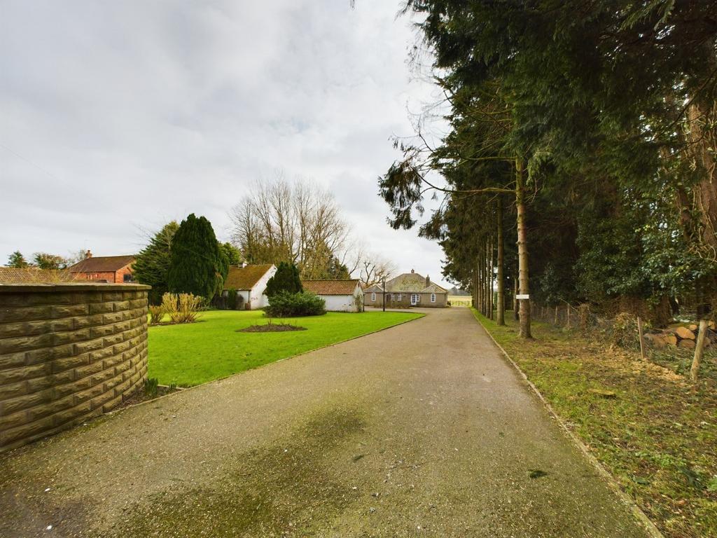 Detached Bungalow, outbuilding with planning for
