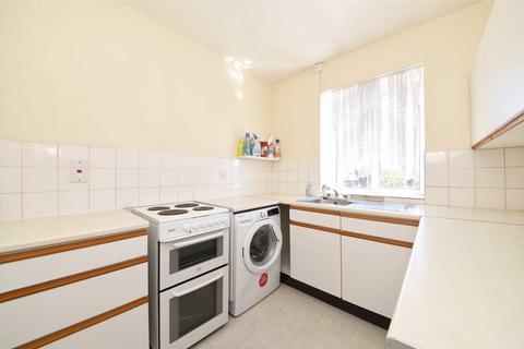 2 bedroom flat to rent, The Grange, East Finchley