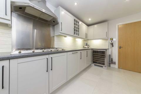 2 bedroom flat to rent, Goswell Road, London EC1V