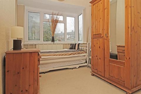 329 Marvels Lane, London, SE12 9PU