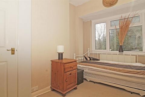 329 Marvels Lane, London, SE12 9PU