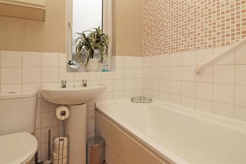 329 Marvels Lane, London, SE12 9PU
