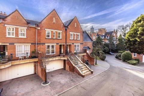 4 bedroom townhouse to rent, Virginia Park, Virginia Water