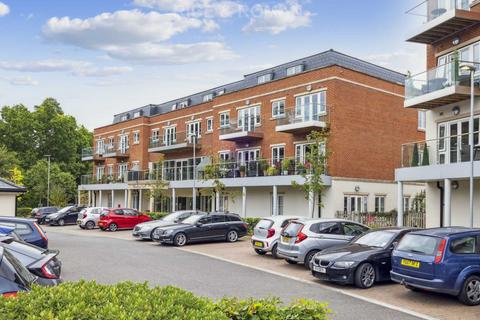 2 bedroom retirement property to rent, Lynwood Village, Ascot SL5