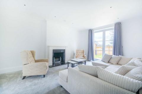 4 bedroom detached house to rent, Whistler Drive, Barnet EN4