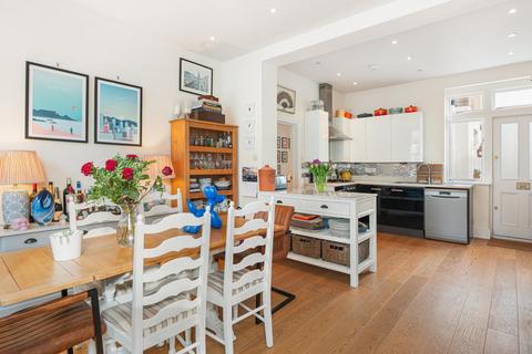 2 bedroom flat for sale, Hartismere Road, London, SW6