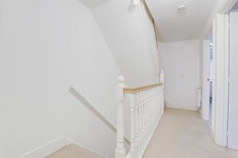 19 Bailey Drive, Nottingham, NG3 5US