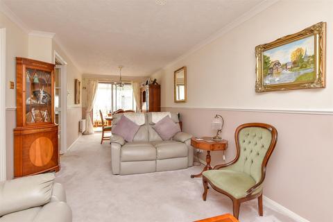 2 Windsor Close, Southwater, Horsham, RH13 9XH