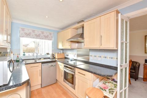 2 Windsor Close, Southwater, Horsham, RH13 9XH