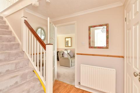 2 Windsor Close, Southwater, Horsham, RH13 9XH