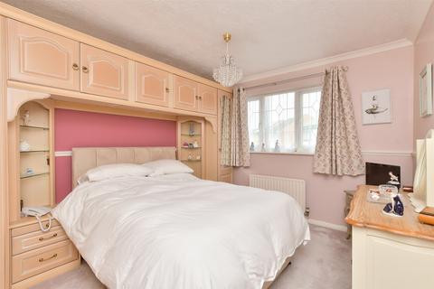 2 Windsor Close, Southwater, Horsham, RH13 9XH