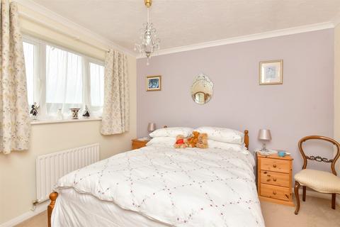 2 Windsor Close, Southwater, Horsham, RH13 9XH