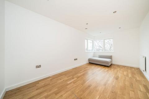 2 bedroom flat for sale, Chrislea Close, Hounslow TW5