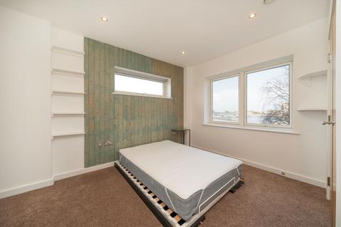 2 bedroom flat for sale, Chrislea Close, Hounslow TW5