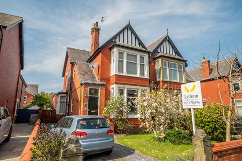 West Bank Avenue, Lytham St. Annes, FY8