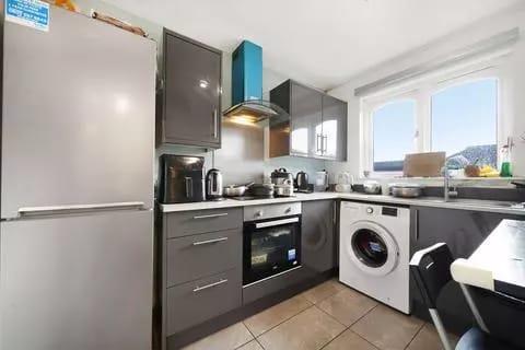 40 Stirling Grove, Hounslow, TW3 1QG