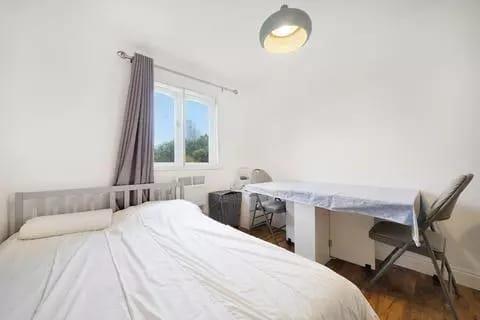 40 Stirling Grove, Hounslow, TW3 1QG