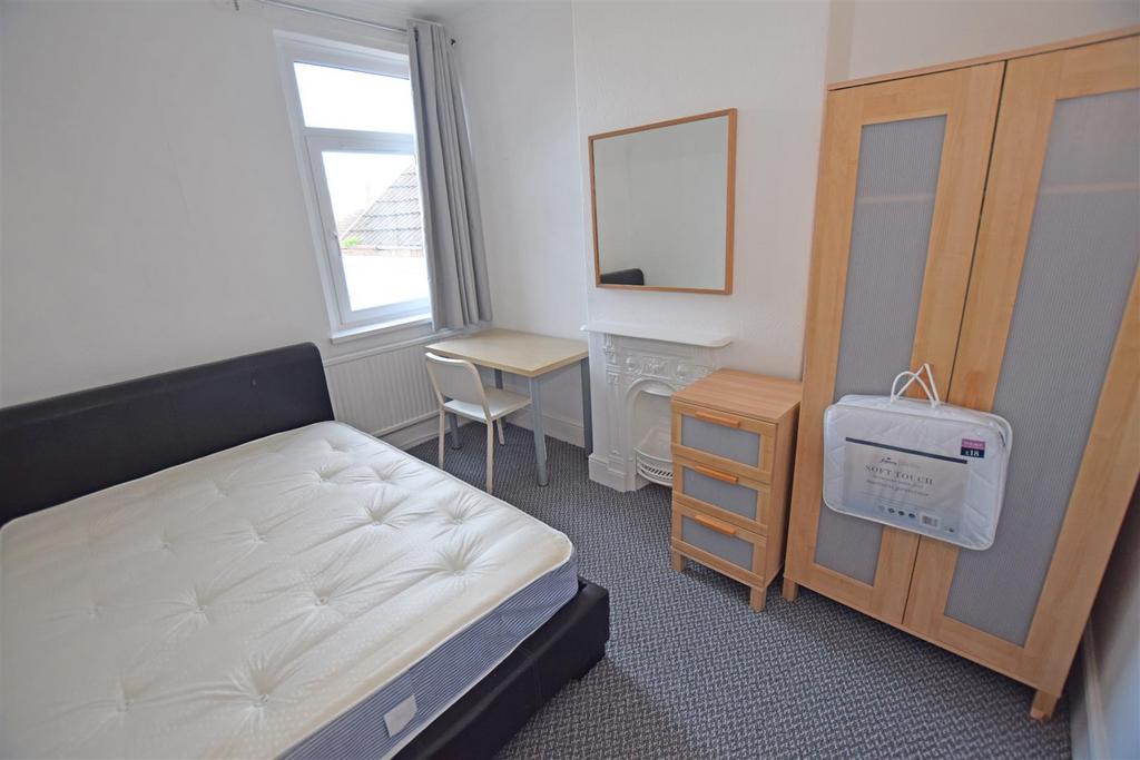 Bed3.jpg